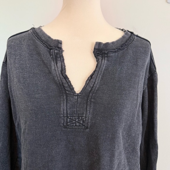 Anthropologie Pilcro Split Hem Acid Washed Black V-Neck Top Size Medium Boho - Picture 2 of 11